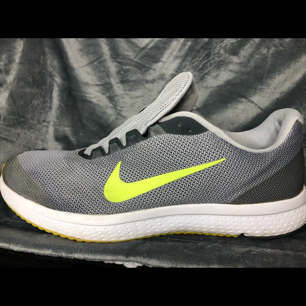 NIKE Men's RunAllDay Running Shoes size 15
